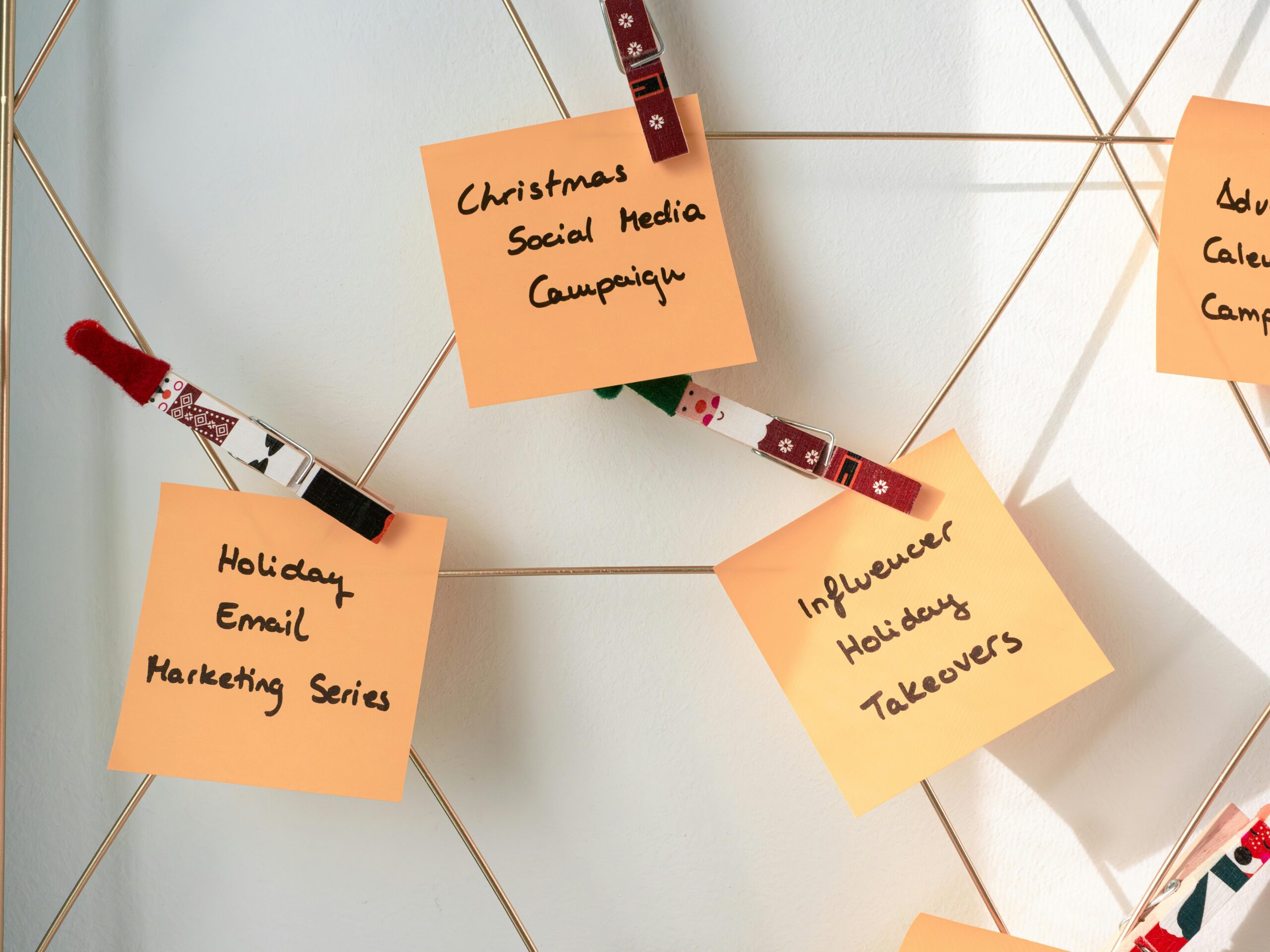 Work reminder notes symbolising email marketing by a web designing agency to build client relationships