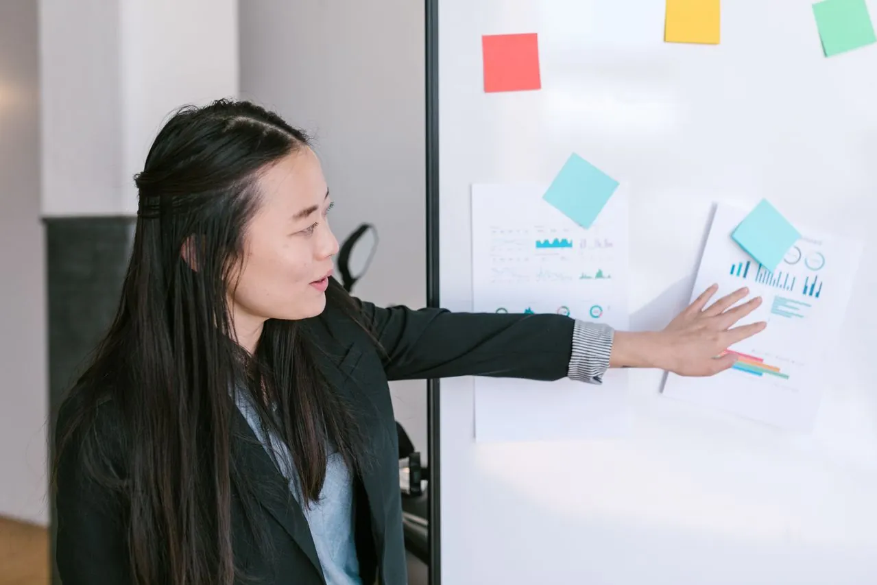 Digital marketing agency consultant sharing content strategy insights to improve digital marketing services and search performance.